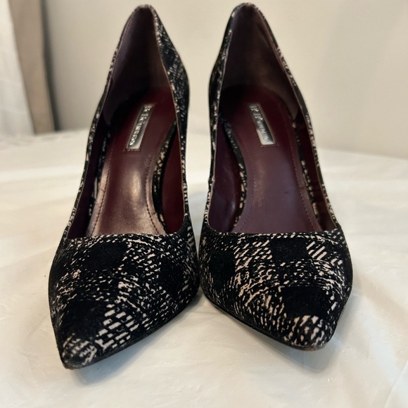 BCBGeneration black &‎ tan velvet heels. Size 8M. Like new in great condition. - Picture 4 of 10